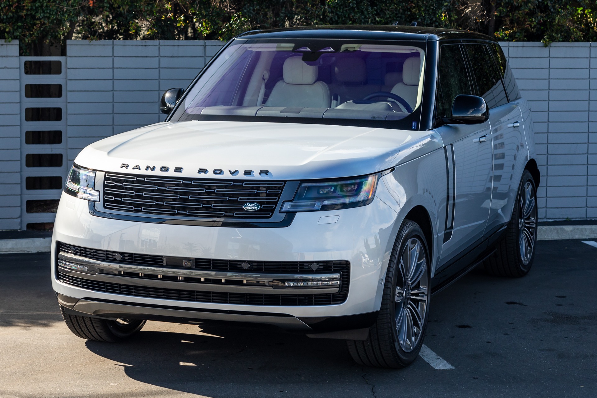 Used-2023-Land-Rover-Range-Rover-P530-SE-1708981055-1